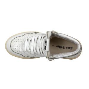 Autry Scarpe Sneakers Medalist In Pelle Bianca Con Trattamento Lucido Donna
